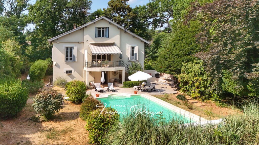 Maison de campagne, résidence secondaire, piscine, parc